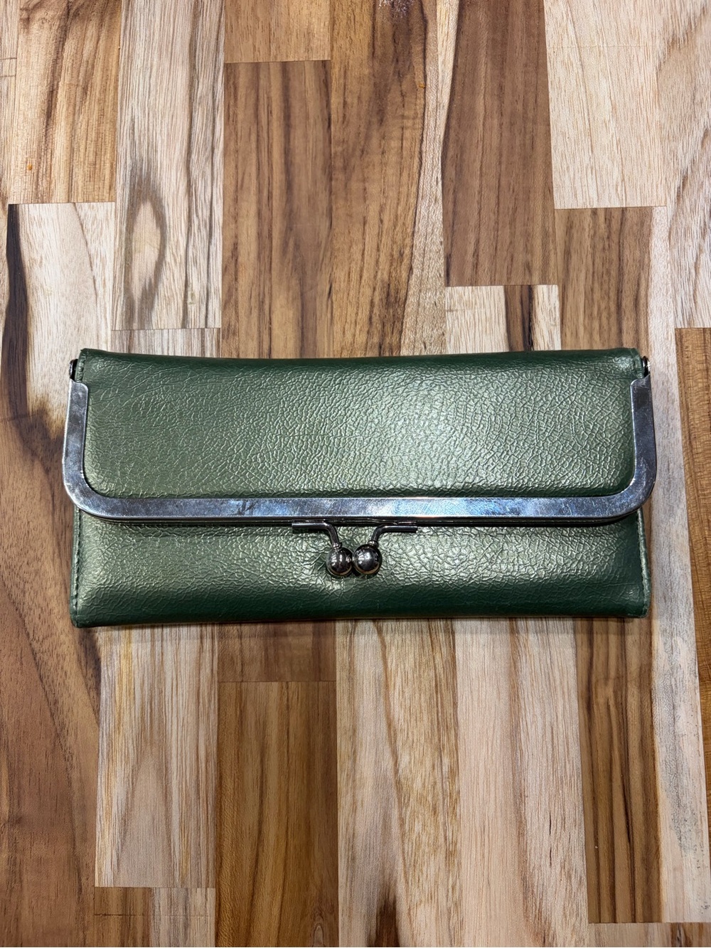 Green Leather Kiss-Lock Clutch Wallet